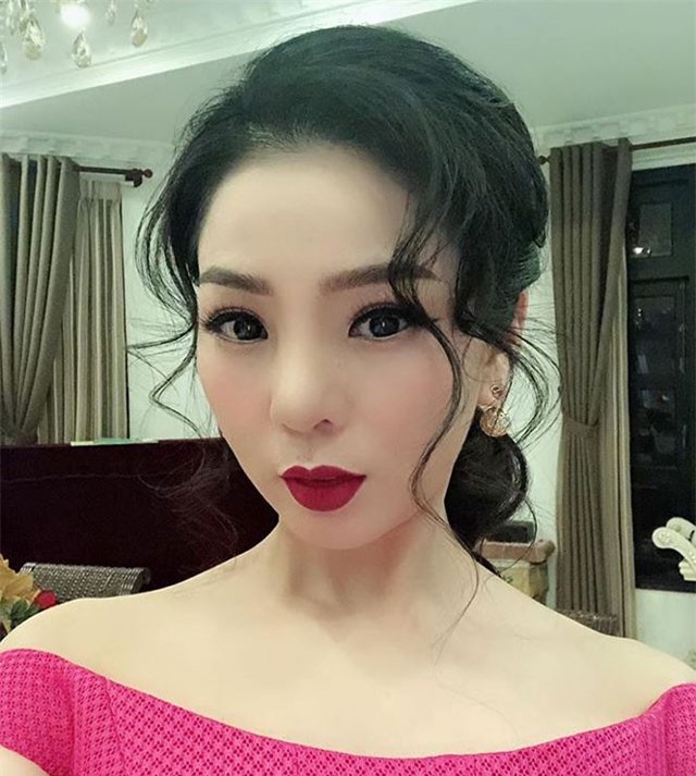 'Soi' nhan sắc Lệ Quyên trước khi nâng mũi và sau khi tháo sụn