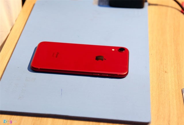 'Mổ bụng' iPhone XR vừa về Việt Nam - 1 pin, dung lượng 2.942 mAh