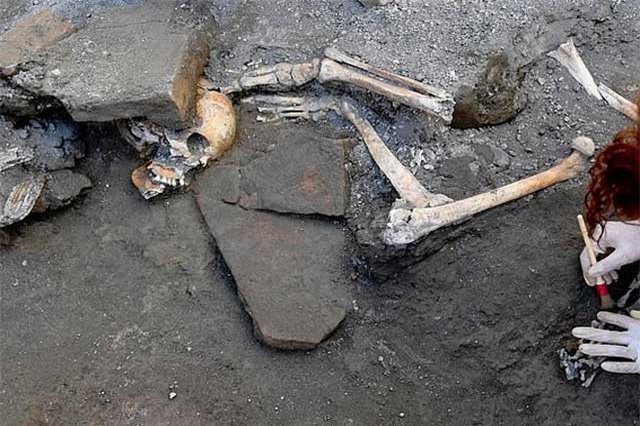 Phát hiện 5 bộ hài cốt 2.000 tuổi nguyên vẹn đến ngỡ ngàng