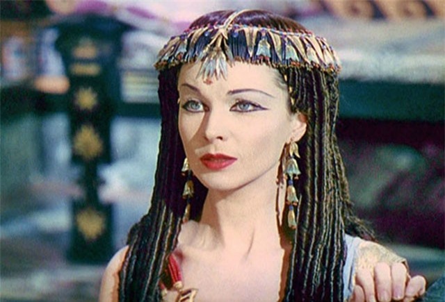 7 xu hướng làm đẹp kỳ dị của phụ nữ xưa