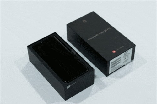 Clip: Mở hộp smartphone sắp lên kệ ở Việt Nam, giá bằng iPhone XR