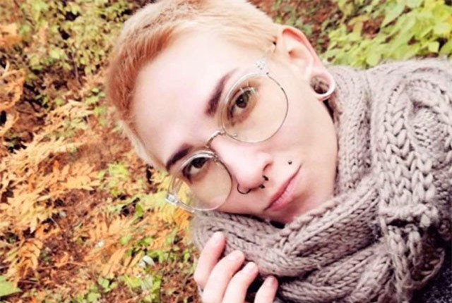 Đâm chồng cũ trọng thương rồi đăng ảnh selfie lên mạng xã hội