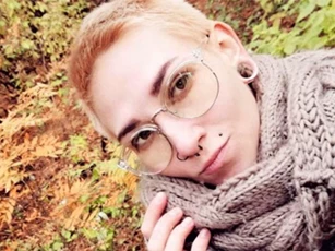 Đâm chồng cũ trọng thương rồi đăng ảnh selfie lên mạng xã hội