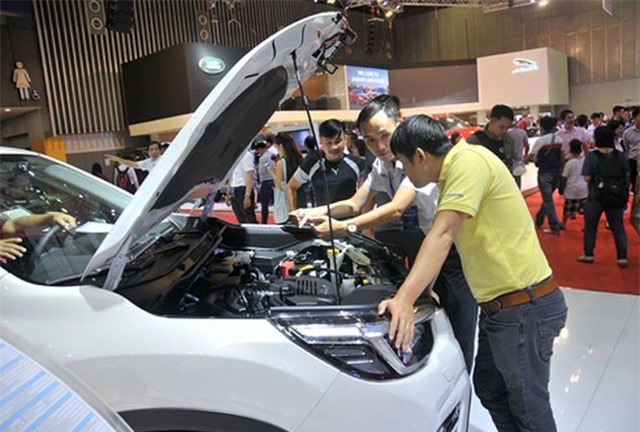 Xe ô tô nhập khẩu về Việt Nam tăng vọt lên 3.200 chiếc tuần qua