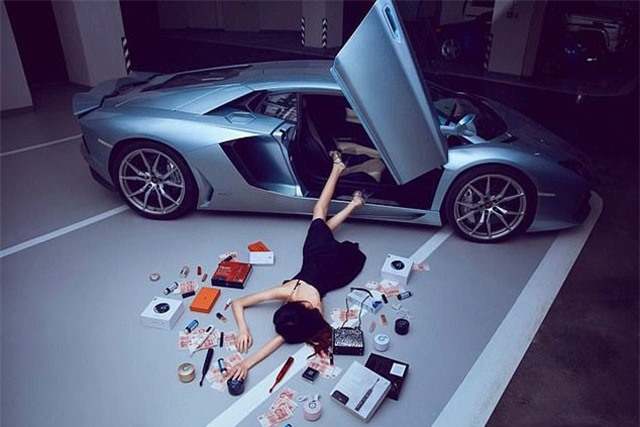 Clip: Hội nhà giàu Trung Quốc khoe của với trào lưu ‘ngã sấp mặt’