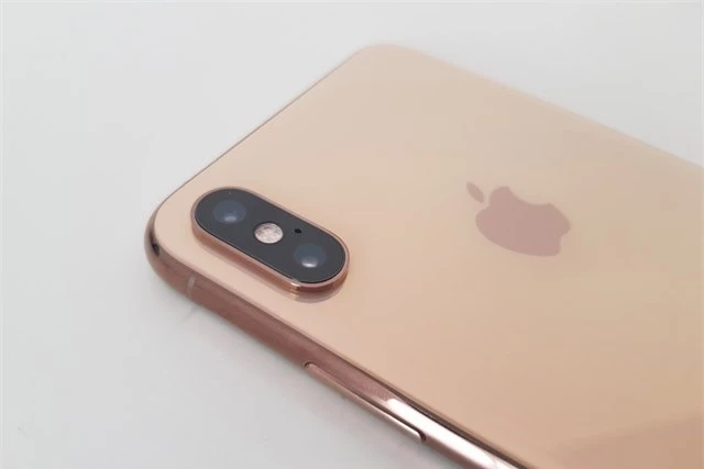 2. iPhone Xs Max (105 điểm).