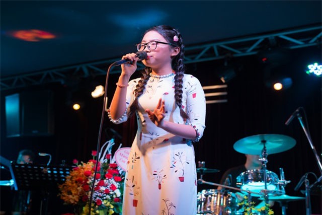 Phương Mỹ Chi khoe giọng với hit 'Vùng lá me bay' của Như Quỳnh