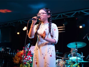 Phương Mỹ Chi khoe giọng với hit 'Vùng lá me bay' của Như Quỳnh