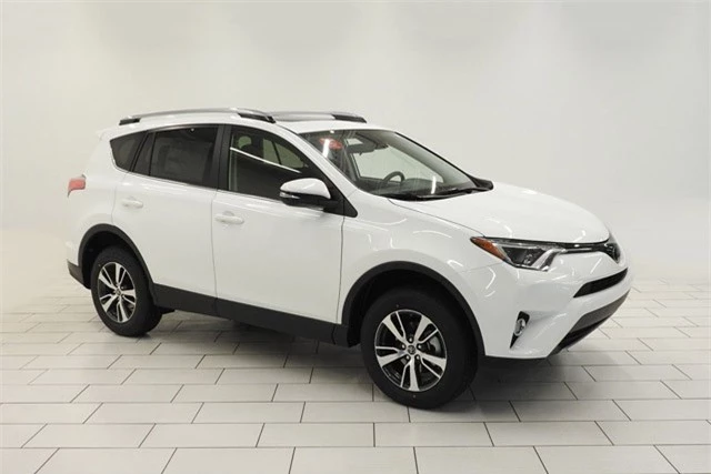 5. Toyota RAV4 (doanh số: 561.601 chiếc).