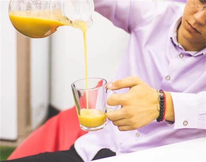 6 sai lầm khiến uống nước cam vốn tốt cho sức khỏe trở thành có hại - 4