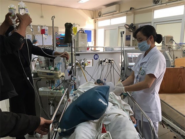 Khi phụ nữ nhậu: Có người ngộ độc, đến hôn mê do rượu