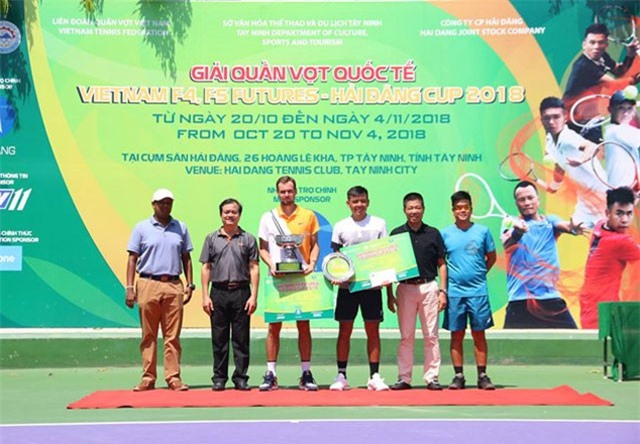 Lý Hoàng Nam gây tiếc nuối khi ‘đánh rơi’ chức vô địch trên sân nhà