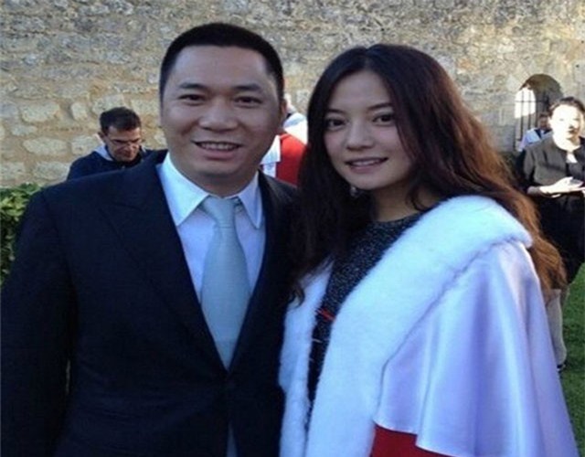 Chồng tỷ phú của Triệu Vy bị kiện ra tòa vì tham nhũng?