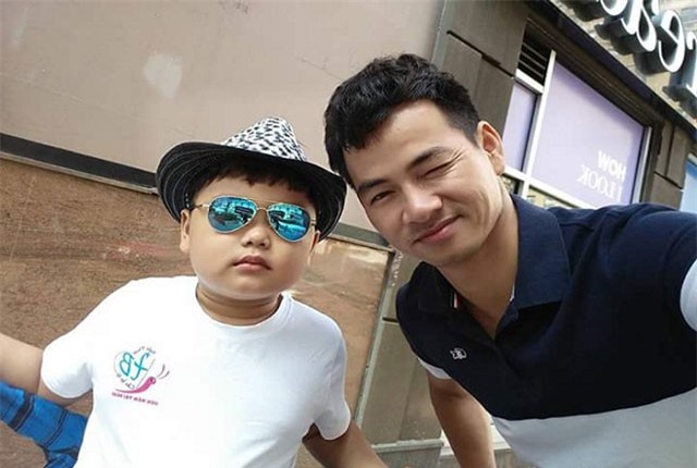 Con trai Xuân Bắc: “Bố thường xuyên vay tiền mẹ”