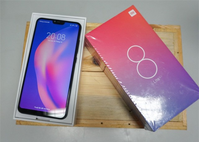 Đập hộp Xiaomi Mi 8 Lite sắp bán tại Việt Nam giá trên 6 triệu đồng