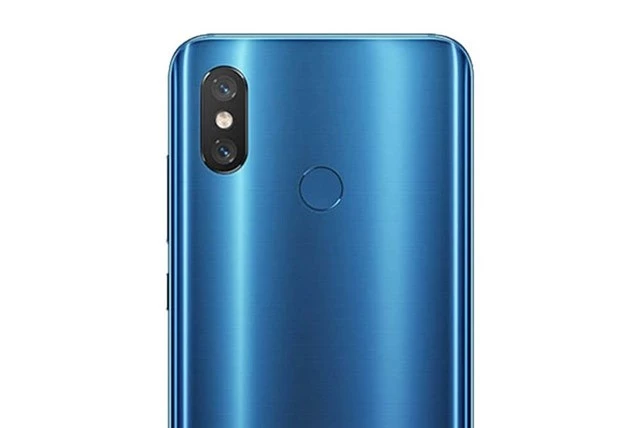 =7. Xiaomi Mi 8 (99 điểm).