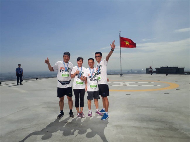 TP.HCM: Hơn 300 người chinh phục 1.000 bậc thang tòa tháp 68 tầng Bitexco