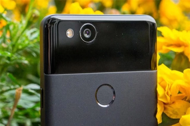 9. Google Pixel 2 (98 điểm).