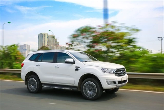 Khám phá Ford Everest 2018 tại triển lãm VMS 2018. Ford Everest Titanium 4WD là một trong những mẫu xe thu hút được nhiều sự chú ý nhất trong ngày khai mạc Triển lãm Ô tô Việt Nam - VMS 2018. Hãy cùng tìm hiểu vì sao mẫu xe này lại được quan tâm đến vậy. (CHI TIẾT)