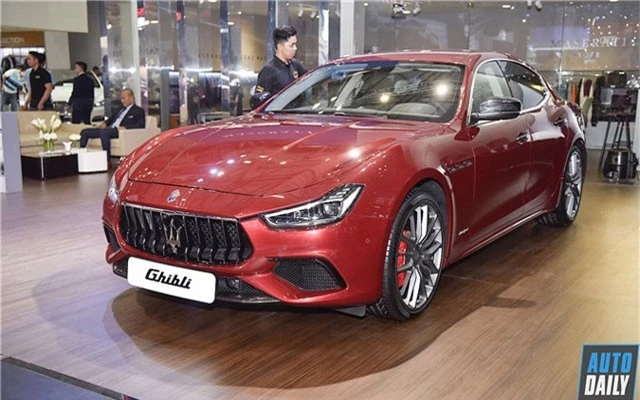 Ảnh chi tiết Maserati Ghibli GranSport vừa ra mắt tại Việt Nam. Maserati Ghibli GranSport 2018 vừa có màn ra mắt ấn tượng tại thị trường Việt Nam trong khuôn khổ triển lãm ô tô Việt Nam 2018. (CHI TIẾT)