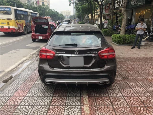 SUV hiệu suất cao Mercedes-AMG GLA 45 bản độ khấu hao cả tỷ đồng sau 2 năm sử dụng - Ảnh 5.