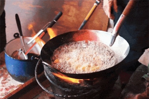 Clip: 'Đột nhập' quán ăn đường phố nhận được sao Michelin ỏ Bangkok