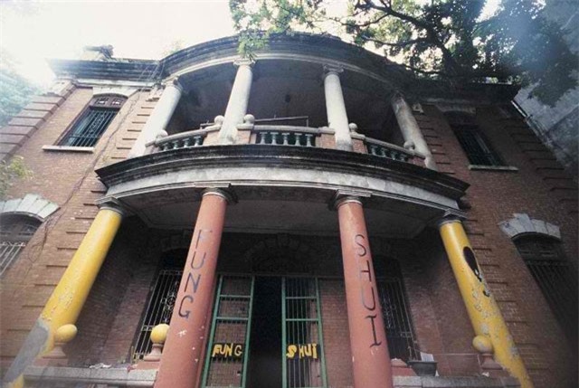 Câu chuyện đằng sau những ngôi nhà ma ám rùng rợn châu Á