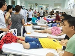 TP.HCM: 55 người bị ngộ độc vì món... chà bông gà