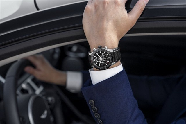 Chiêm ngưỡng tuyệt phẩm đồng hồ Tag Heuer mới làm cho chủ xe Aston Martin