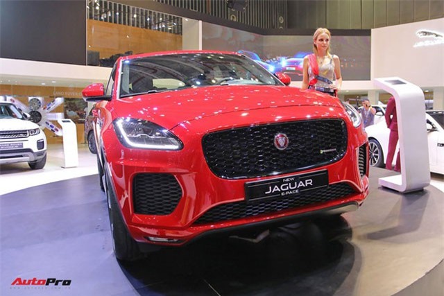 Giá từ gần 3 tỷ đồng, Jaguar E-PACE cạnh tranh sòng phẳng Porsche Macan tại Việt Nam