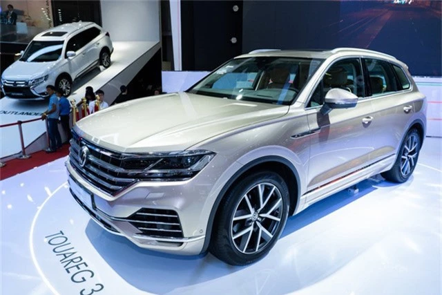 30 đại gia Việt sẵn sàng xuống tiền cọc xe VW Touareg 2019 ngay cả khi chưa mở bán - Ảnh 1.