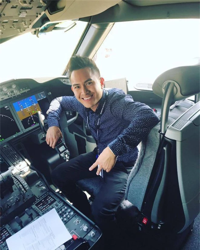 Võ Lê Thành Vinh - con trai ruột của danh hài Hoài Linh không theo nghề nghiệp của cha. Anh hiện đang làm kỹ sư cho hãng hàng không American Airlines.