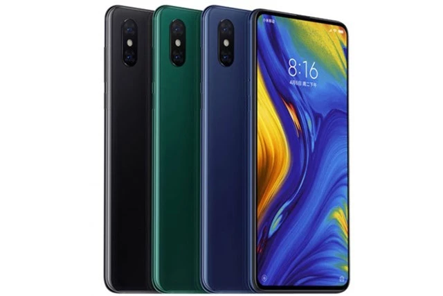 Xiaomi Mi MIX 3 có 3 màu Jade Green, Sapphire Blue và Onyx Black. Máy lên kệ tại Trung Quốc từ ngày 1/11. Giá bán của phiên bản RAM 6 GB/ROM 128 GB là 3.299 Nhân dân tệ (tương đương 11,10 triệu đồng). Phiên bản RAM 8 GB/ROM 128 GB có giá 3.599 Nhân dân tệ (12,11 triệu đồng). Để sở hữu phiên bản RAM 8 GB/ROM 256 GB, khách hàng phải bỏ ra 3.999 Nhân dân tệ (13,45 triệu đồng).