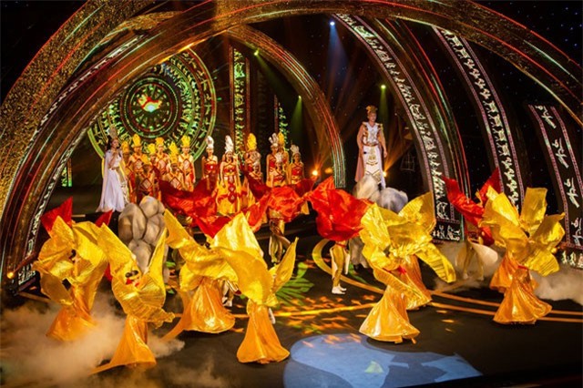 LHP quốc tế Hà Nội gây ấn tượng với sân khấu khai mạc mang chủ đề "Hào Khí Lạc Hồng"