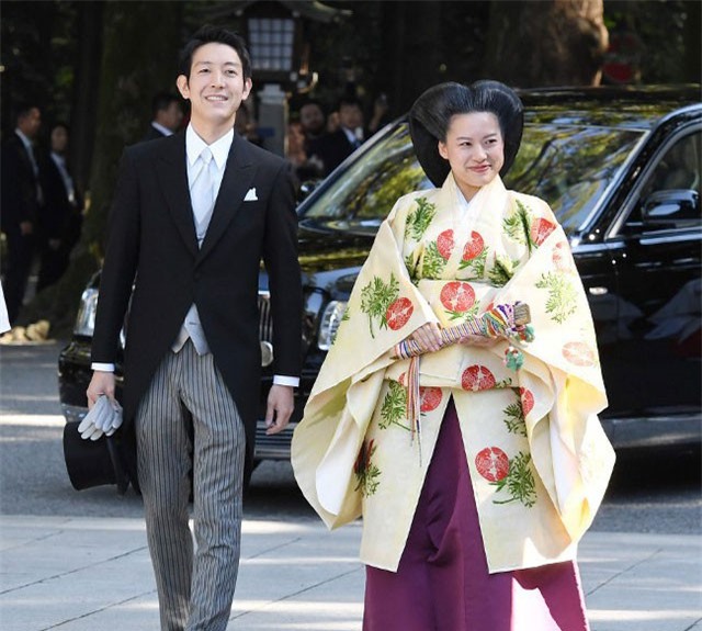 Công chúa Nhật Bản kết hôn với thường dân ở đền thiêng