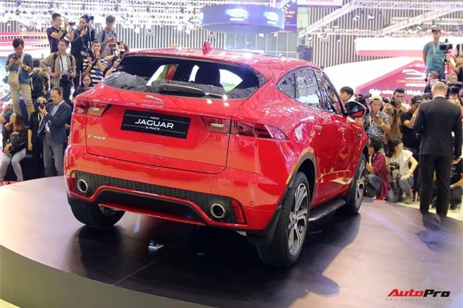 Chiếc Jaguar E-PACE First Edition có giá hơn 3,2 tỷ đồng.