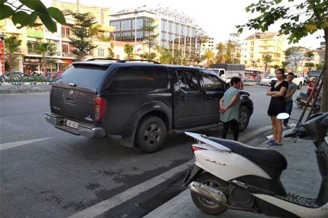 Mất trộm 3,5 tỷ trong ô tô đậu trước cửa ngân hàng