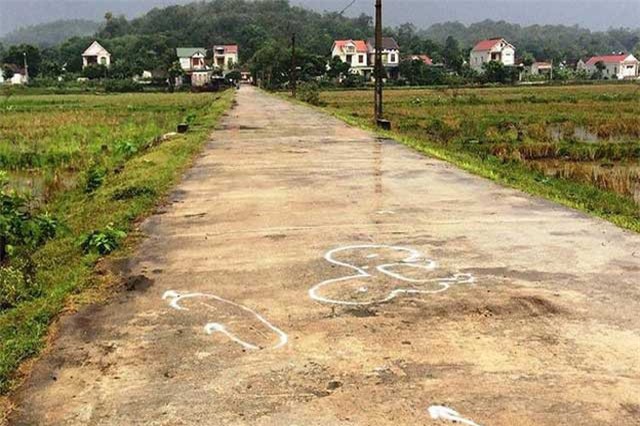 Bị xe máy đâm trúng rồi bỏ mặc, người phụ nữ tử vong thương tâm