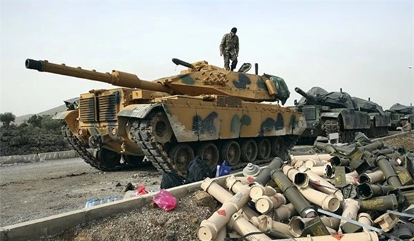 40 xe bọc thép Thổ Nhĩ Kỳ kéo tới vùng đệm Syria. (Ảnh minh họa)