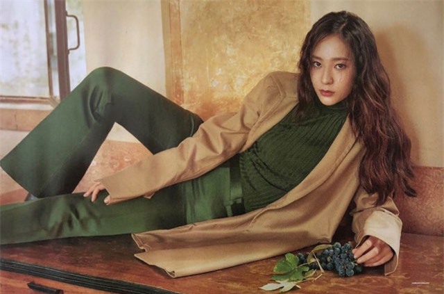 Bị chê xuống sắc và thô kệch, Krystal "dập lại" loạt lời chê bằng bộ ảnh khoe nhan sắc và thần thái quá đỉnh