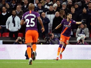 Clip: Đả bại Tottenham, Man City đánh chiếm ngôi đầu