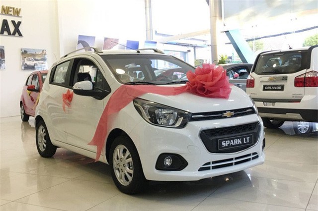 Giá xe cuối năm: Người giảm sốc, kẻ hét lên mây