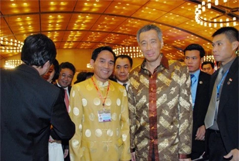 Ông Thái Tuấn Chí - Chủ tịch HĐQT Công ty CP Tập đoàn Thái Tuấn với Thủ tướng Sigapore - Lý Hiển Long