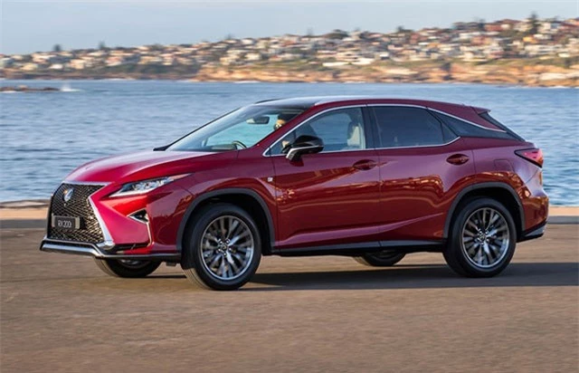 Lexus RX bản 7 chỗ giá 4,1 tỷ đồng lần đầu ra mắt khách Việt.