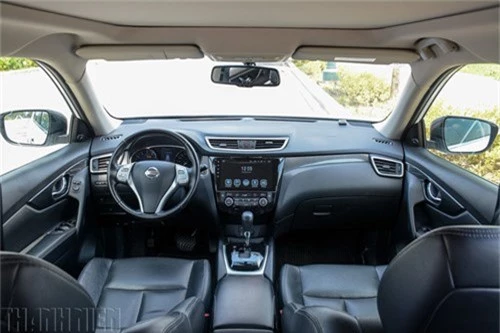 Nissan X-Trail V-Series sở hữu nội thất rộng rãi, thông thoáng với 3 hàng ghế