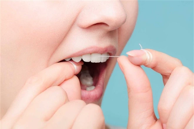 Vừa tốt cho răng, vừa ngăn ngừa chứng hôi miệng nhờ duy trì những thói quen sau - Ảnh 1.