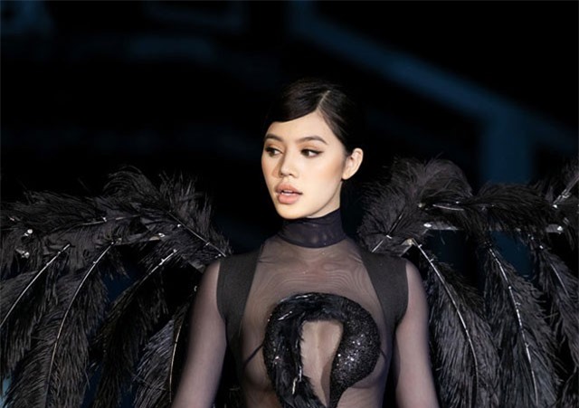 3 hoa hậu làm vedette trên sàn catwalk Thu Đông