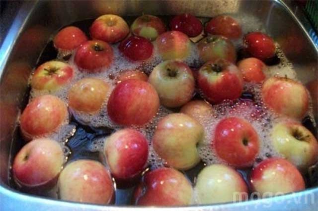 Cách rửa táo giúp loại bỏ hóa chất độc hại