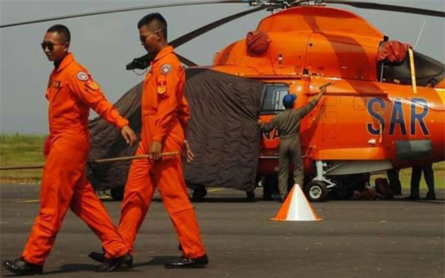 Clip: Indonesia khẩn trương cứu hộ vụ máy bay rơi xuống biển