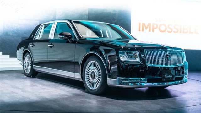 Chủ tịch tập đoàn Toyota đi xe gì?